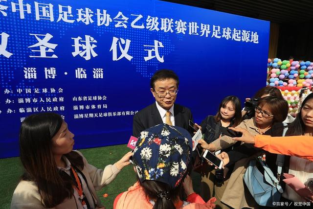 库里谈降薪选择：平衡个人利益与球队需求